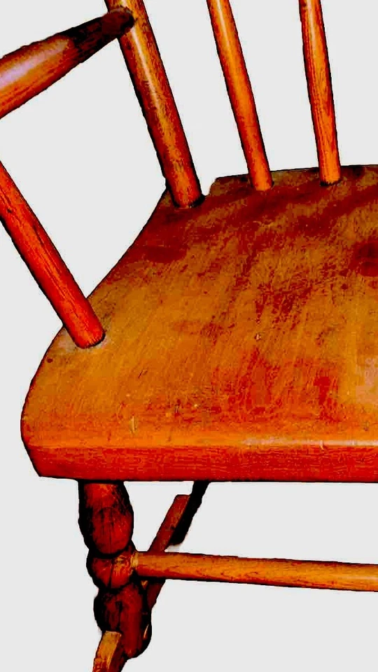 Mecedora infantil antigua de madera de pino Foto 2 de 4