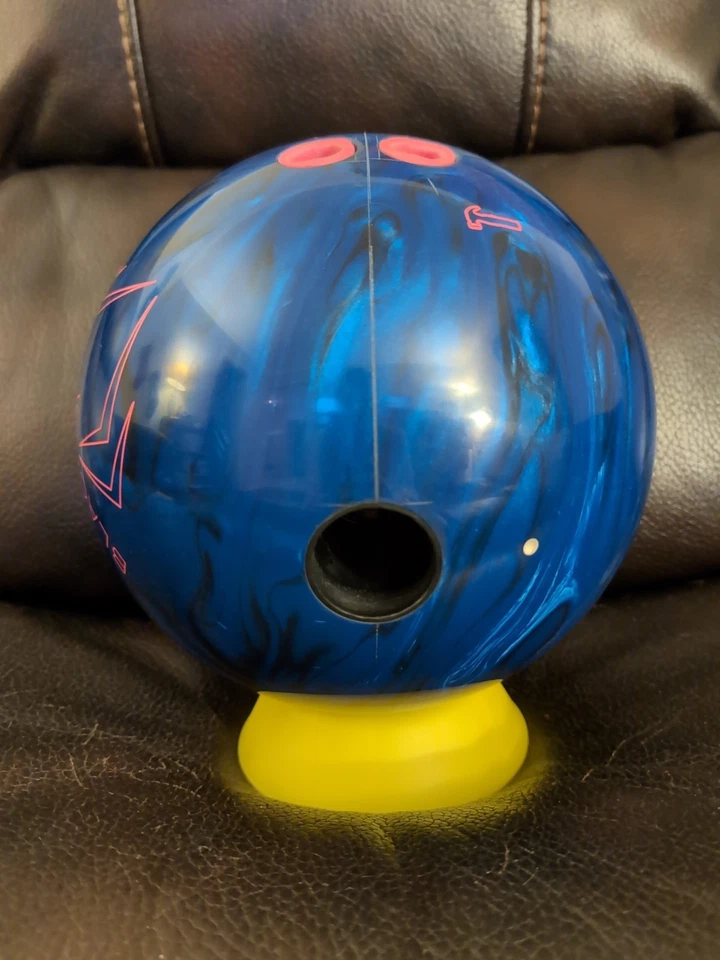 Hammer Black Widow Mania Blue Bowling Ball 15lbs Pin Up Switch Grip Thumb - Image 2 of 4