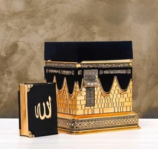 Beautiful Elegant Kaaba Cube Gift Set with Quran 