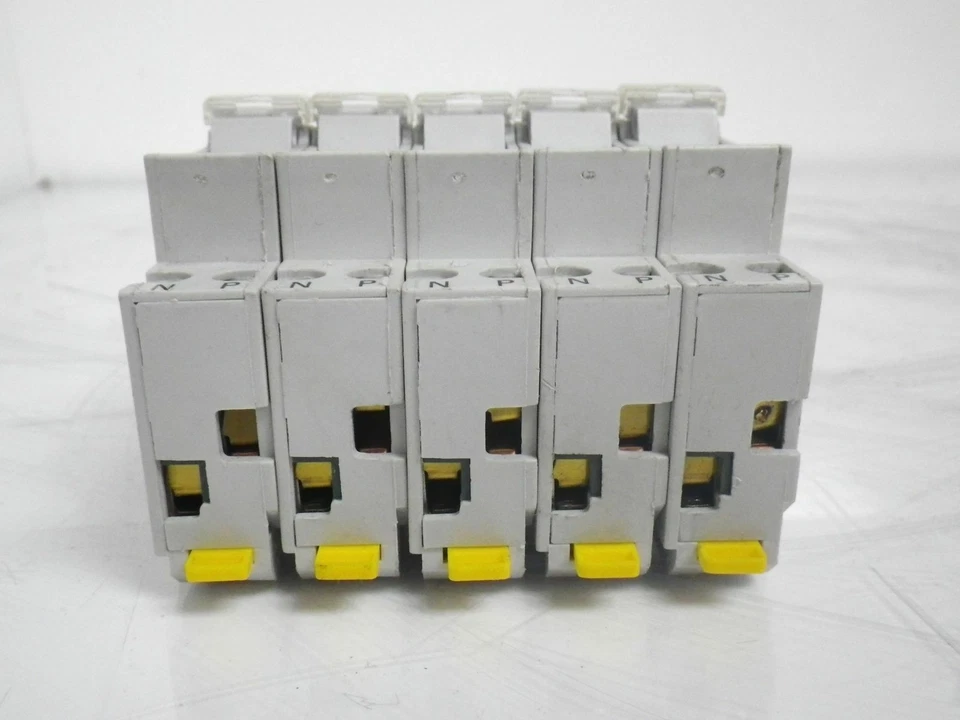 LOTE DE 5 portafusibles Legrand 01260 32A 500V 10X38 Foto 3 de 4