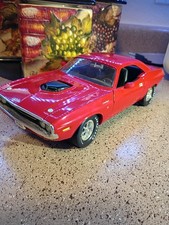 1/18 Ertl 1970 Dodge Challenger R/t -Flame Red