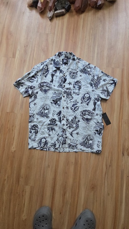 ED HARDY SHIRT SIZE LARGE WITH POCKET