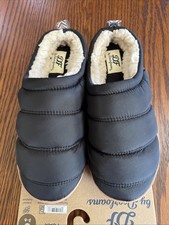 Dearfoams Comfy Clogs Slippers Women  s Memory Foam Slip-On Black Size S 5-6 