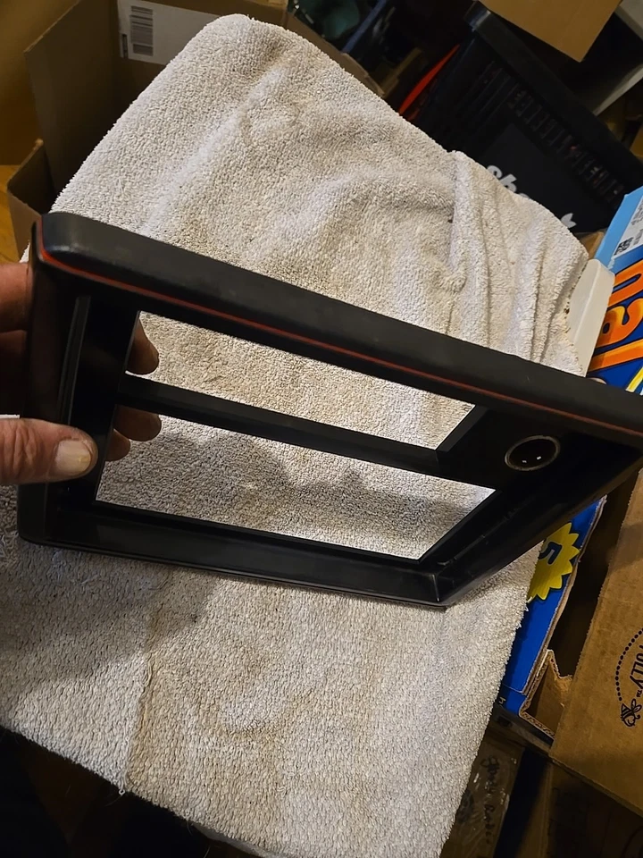 Chevrolet Monte Carlo SS 1986-88 1987 tablero central radio estéreo moldura bisel negro Foto 3 de 4