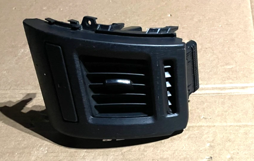 Toyota Prius V 2012-2017 pasajero lado derecho aire acondicionado ventilación OEM Foto 2 de 4