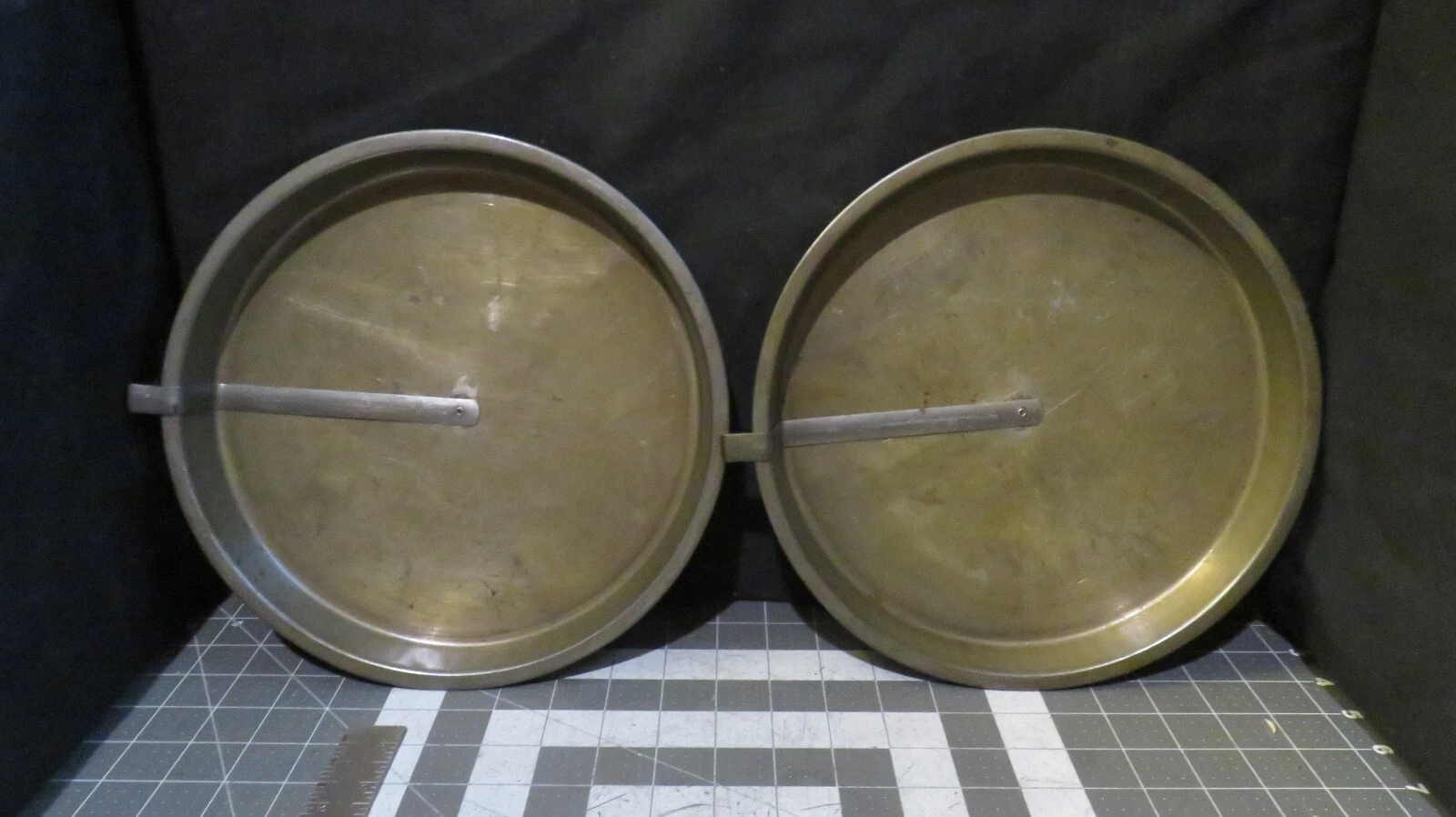 Lot of 2 Steel Cake Pans With Knife 9-1/2" x 1"
Opens in a new window or tab
