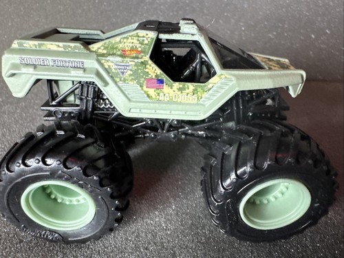 Soldier of Fortune Black Ops & Soldier of Fortune Camo Monster Jam Truck 1:64 - Picture 9 of 12