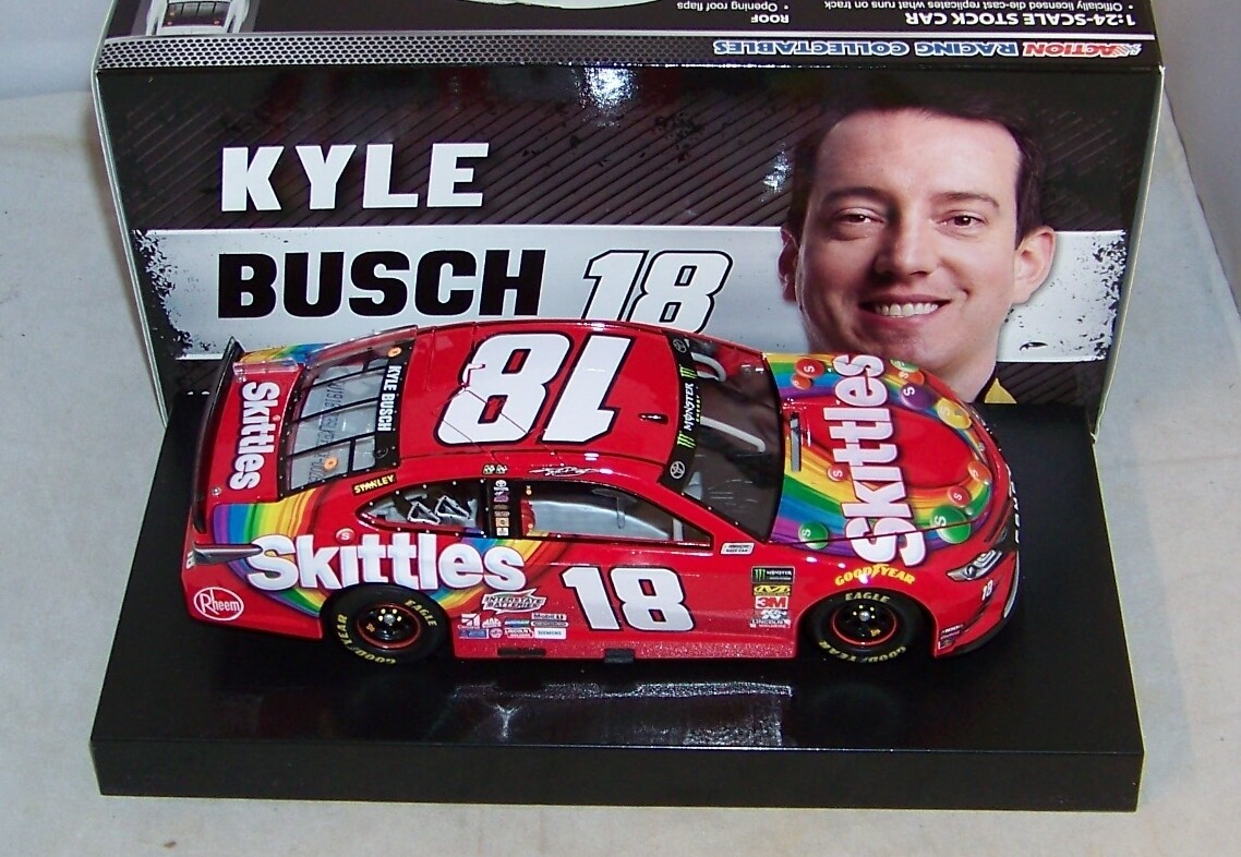 1 24 Action 2019 #18 Skittles Candy JGR Toyota Camry Kyle Busch 1