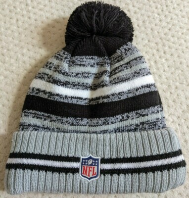 Vegas Raiders New Era Black Silver NFL Sideline Pom Lined Cuffed