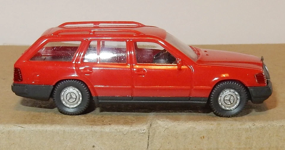 Micro WIKING Ho 1/87 Mercedes Benz 230 Te Rosso #13154 No. Box - Immagine 3 di 4