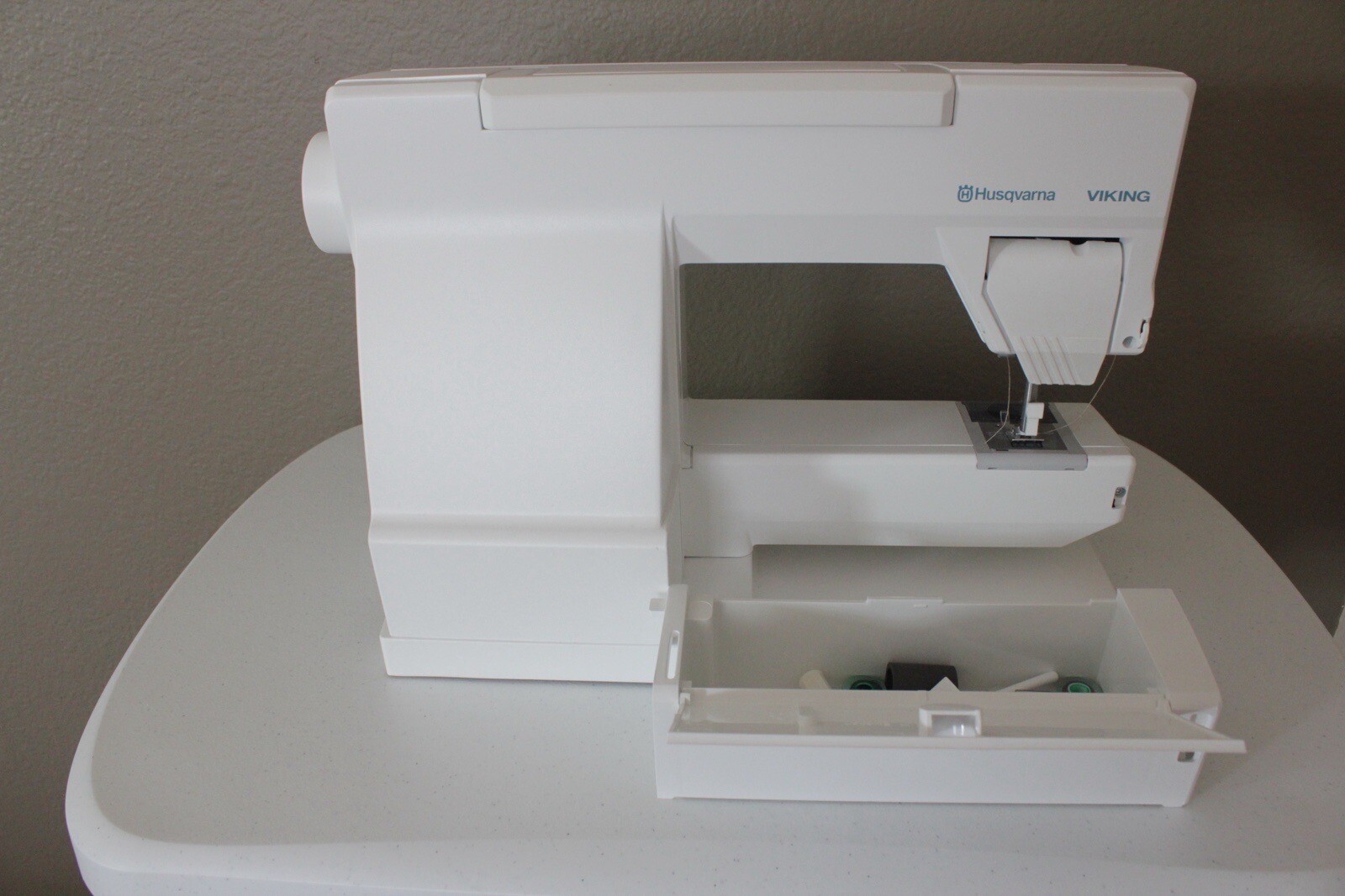 Husqvarna Viking Scandinavia 100 Sewing Machine With Pedal Excellent