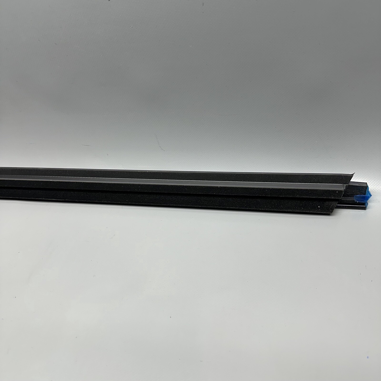 MASERATI MC20 DOOR MOLDING RIGHT FRONT 2020 2021 2022 2023 OEM 670211123