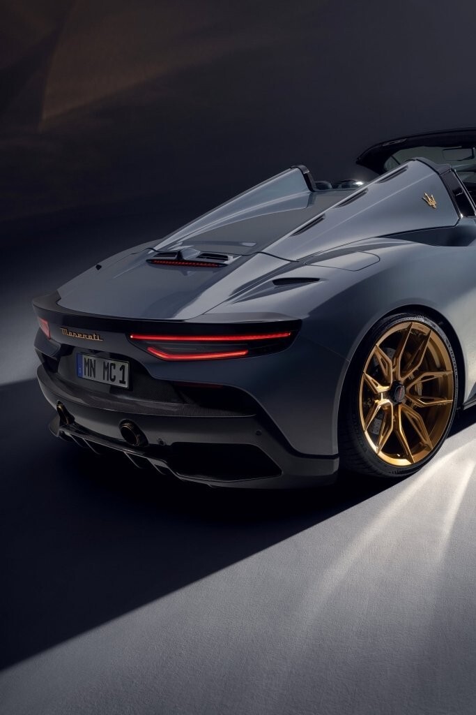 NOVITEC MASERATI MC20 CARBON FIBER DUCK TAIL SPOILER