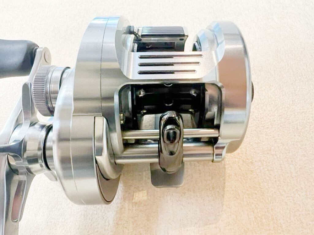 リール SHIMANO CALCUTTA CONQUEST DC200 Shimano 19 CALCUTTA CONQUEST DC 200 Right Baitcasting Reel
