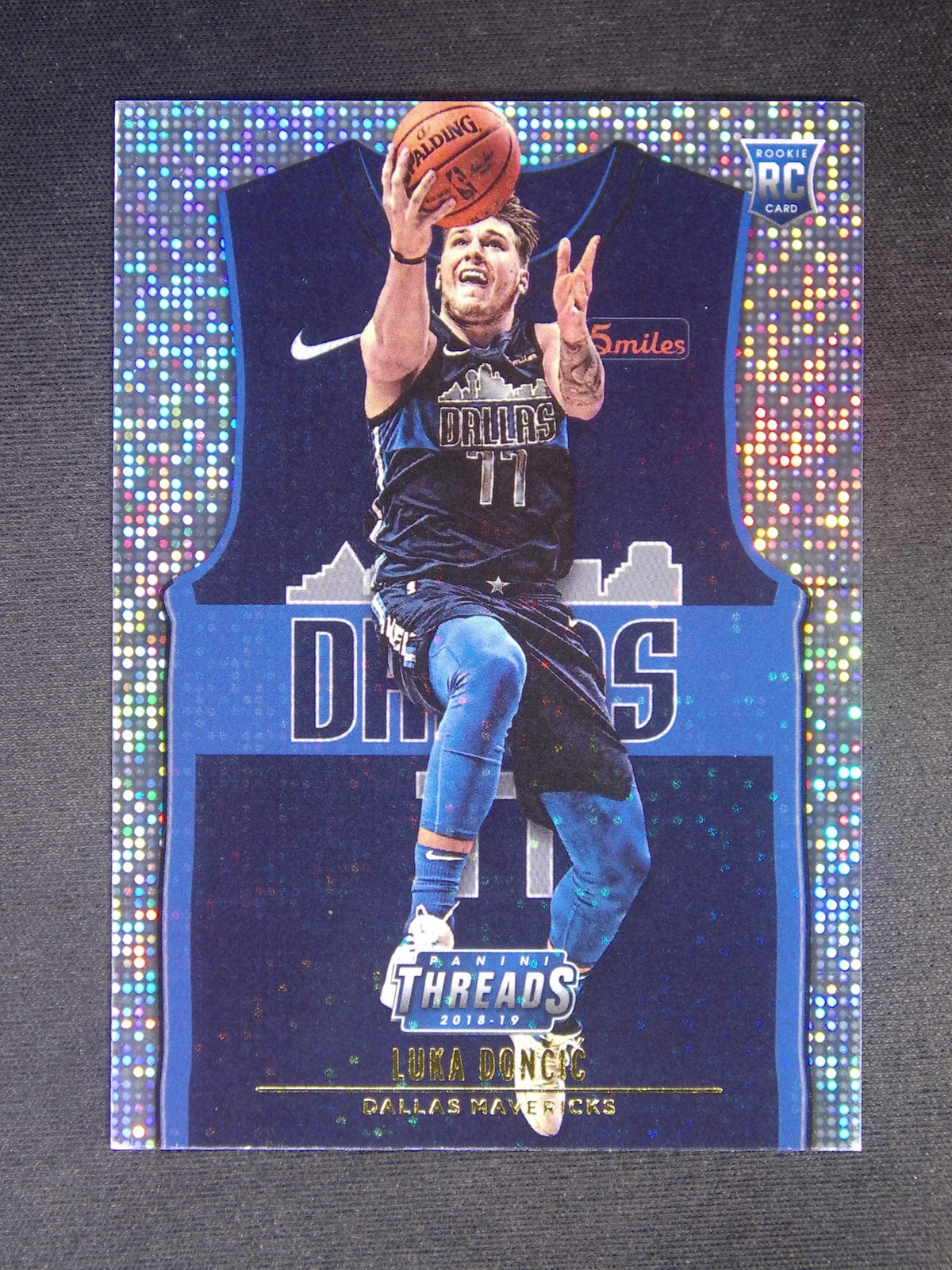 2018-19 Panini Threads Luka Doncic #181 RC Rookie Dazzle SSP