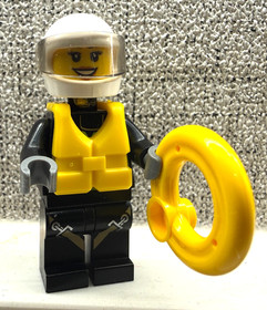 LEGO MINIFIGURE CITY FEMALE FIREFIGHTER CTY0640.  60106 life preserver