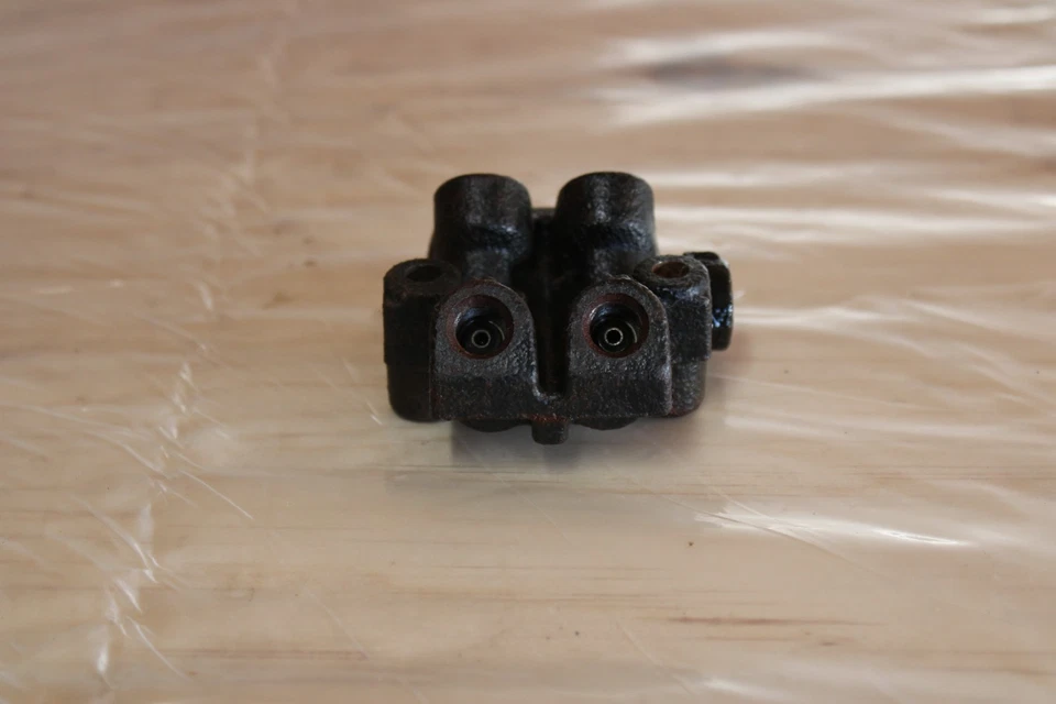 Válvula dosificadora de freno Mazda 626 1993-1997 Foto 3 de 4