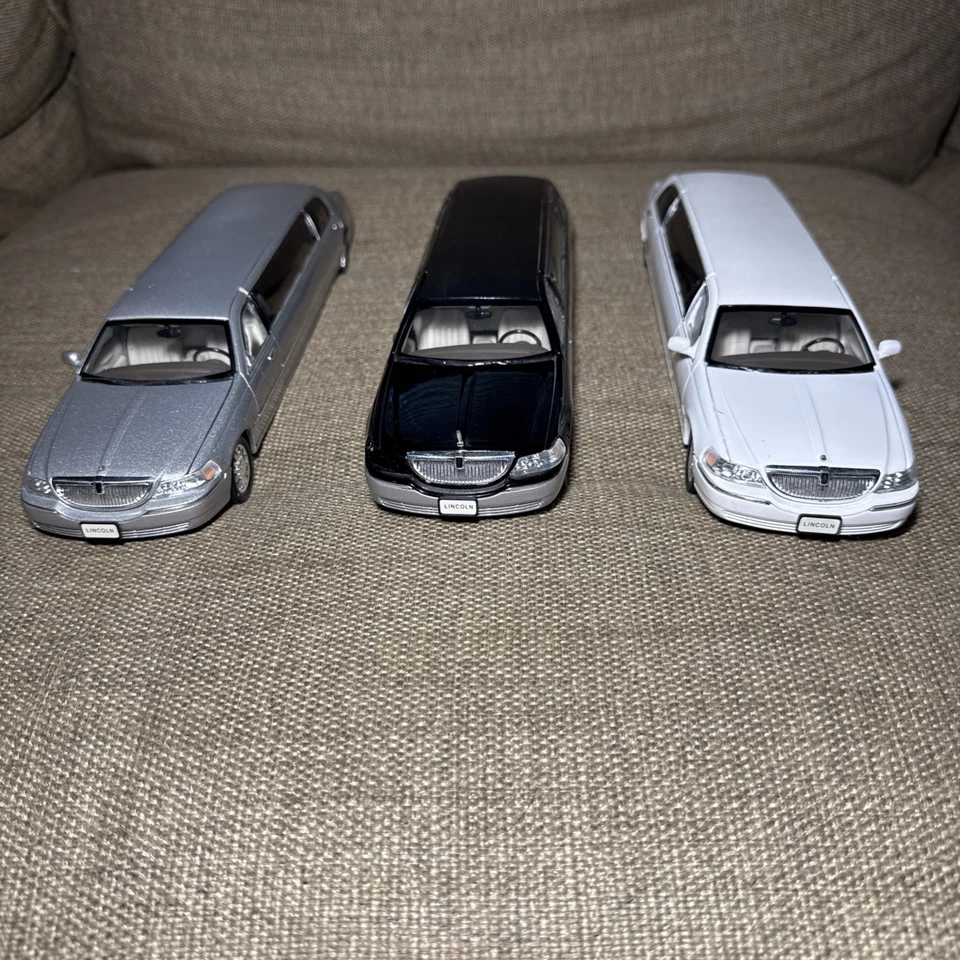 Sunnyside 1/28 Vintage 2003 Lincoln Limousines (White) (Black) (Silver) - Image 2 of 4