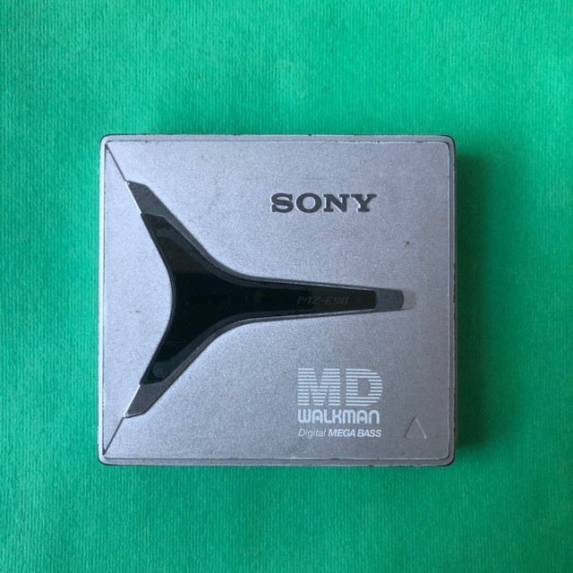 Sony Mini Disc Walkman Player Silver Model MZ-E90 only player Sony Mini Disc Walkman Player Silver Model MZ-E90 only player