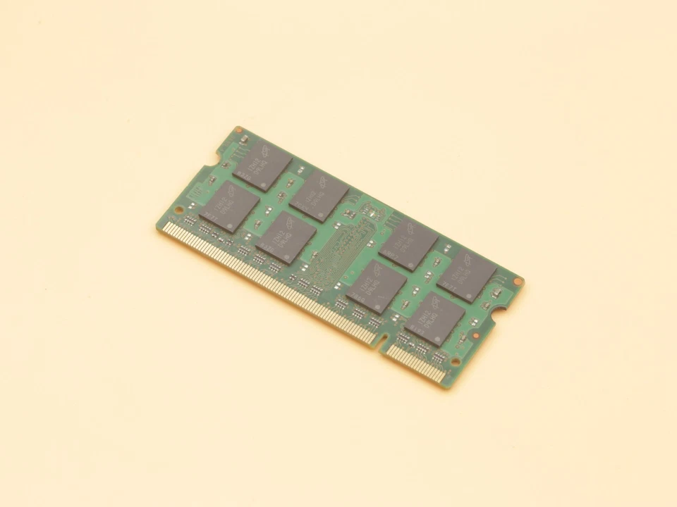 Crucial 4GB 2x2GB SODIMM 667MHz PC2-5300 DDR2 Laptop Memory (CT25664AC667) - Image 2 of 3