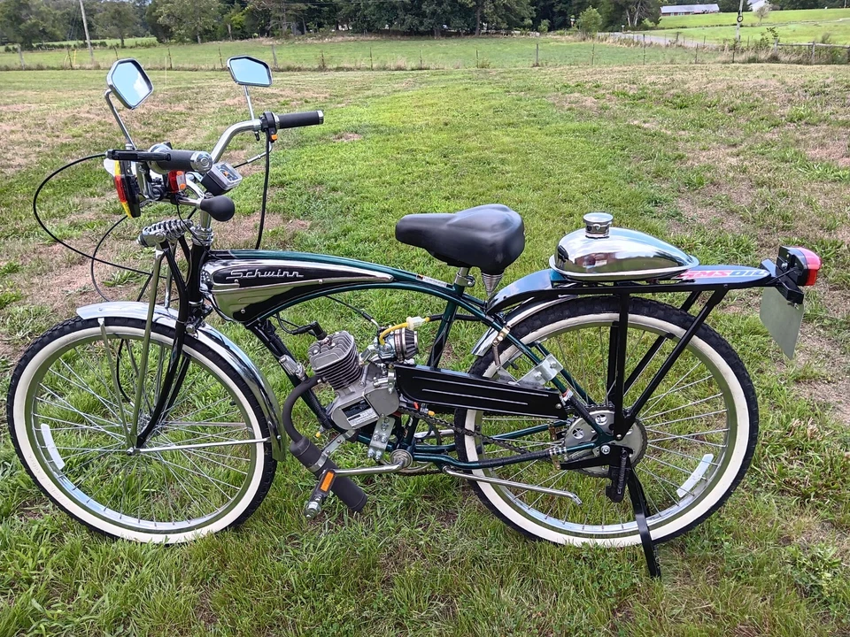 Bicicleta Motorizada 66 cc Dos Tiempos Gas Schwinn/Bikeberry Hombres Cruiser Verde Foto 2 de 4