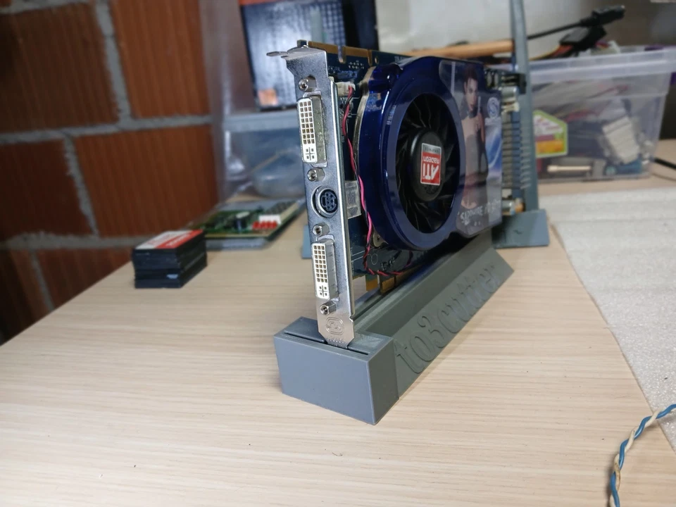 Vintage ATI Radeon Sapphire HD 3870 512Mb PCI-E x16 Graphics Card - MINT WORKS! - Image 3 of 4