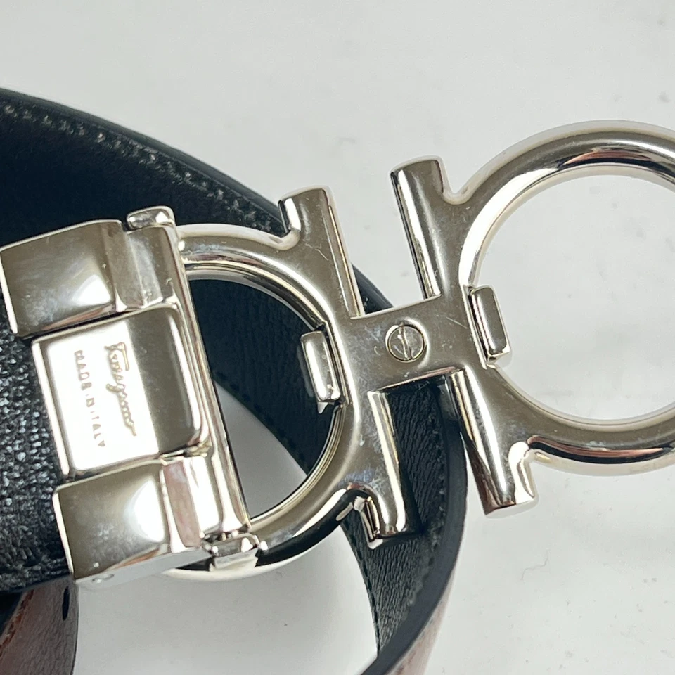 Salvatore Ferragamo Cinturón de Cuero Reversible Hebilla Plateada Marrón Oscuro Negro Pre-o Foto 3 de 4
