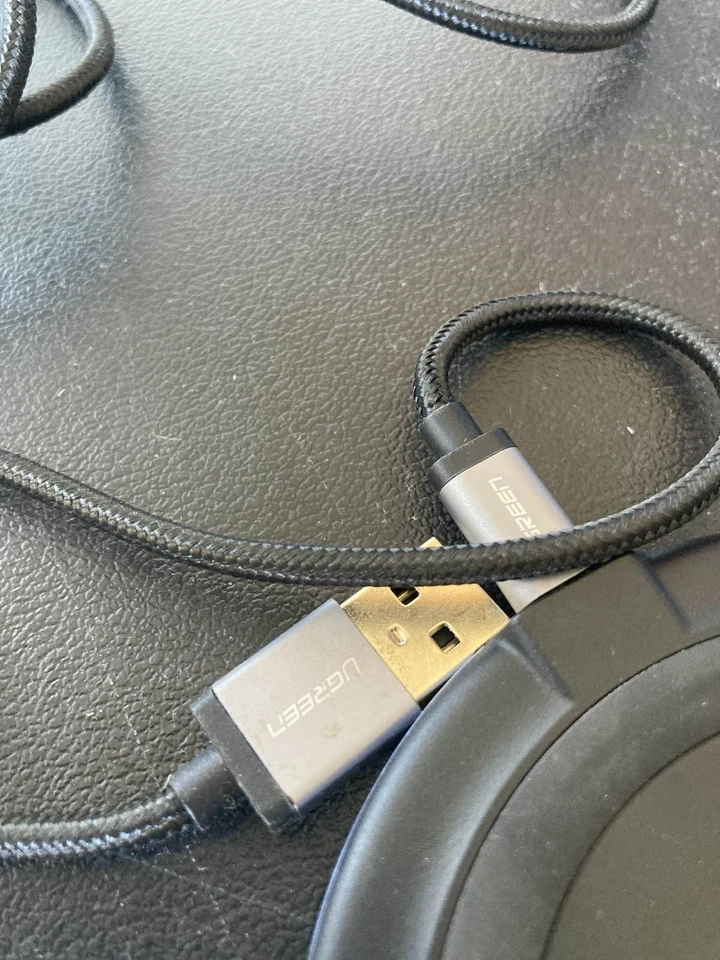 Yootech 10W Max almofada de carregamento sem fio rápida com certificação Qi cabo USB preto - Imagem 3 de 3