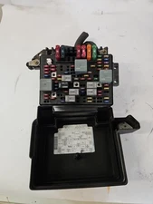 1999-2005 Chevrolet s10 Blazer Engine Fuse Relay Box 15328840 junction block