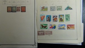 Stampsweis Maldive Isl collection on various pages est 200 or so stamps 