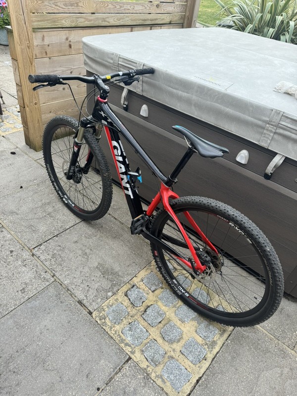 Giant XTC Hardtail Mountain Bike (Full Carbon Frame)