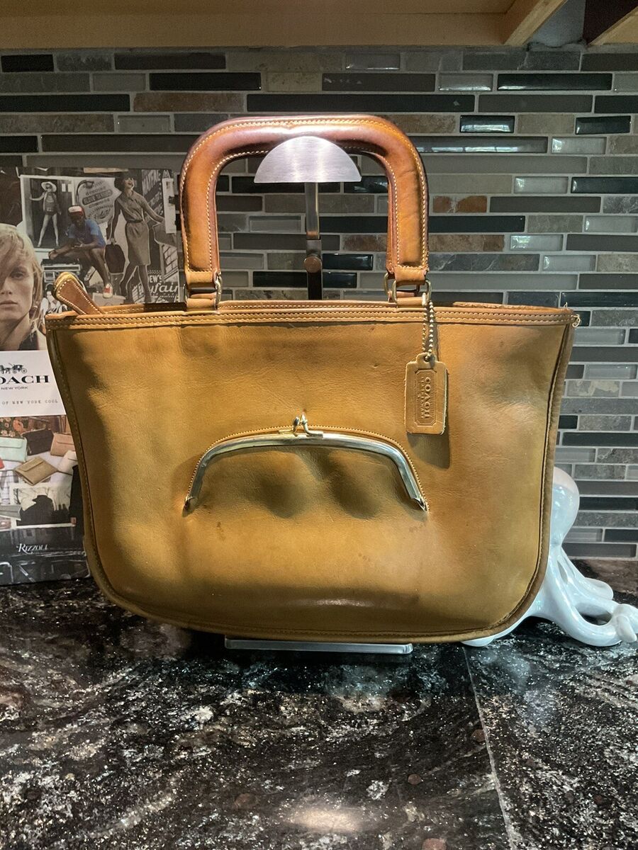 COACH Vintage BONNIE CASHIN Leather Watermelon Kisslock 9441 COACH Vintage BONNIE CASHIN Leather Watermelon Kisslock 9441
