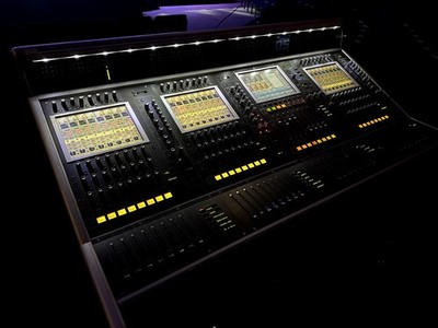 DiGiCo D5 Digital Mixing Console   Touch Faders, Case Included   Good Condition