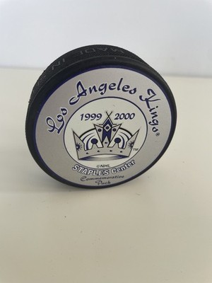 Los Angeles Kings commemorative puck 1999-2000 Staples Center