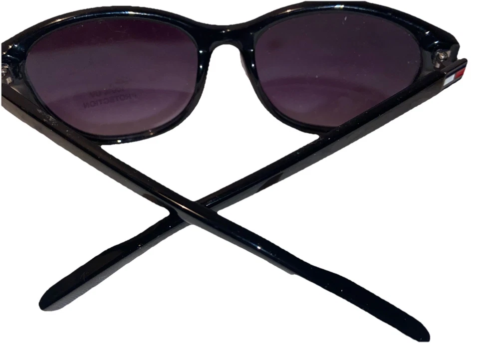 Gafas de sol Tommy Hilfiger ovaladas monturas negras con detalles lentes negras/púrpura Foto 4 de 4