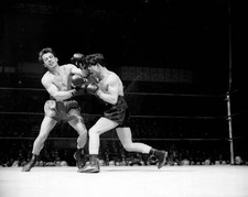 Harold Green connects with right to Rocky Graziano s body Green sc .. Old Photo