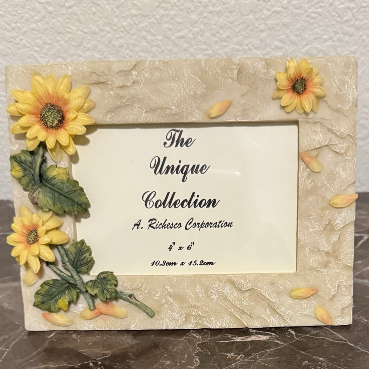A. Richesco Co.3D Handpainted Cottage Garden Vine Flower Wagon Resin Photo Frame