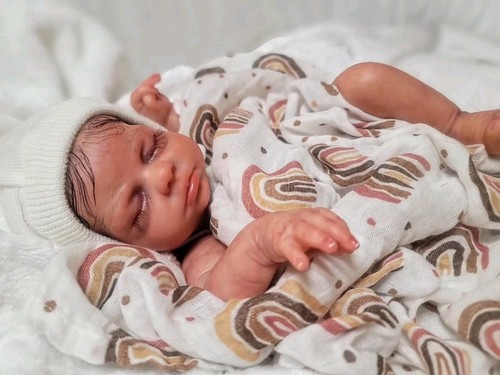 SELTENE SOLE Reborn Baby Puppe Isabella, Nikki Johnston von LUNARLULLABABIES Biracial - Bild 6 von 24