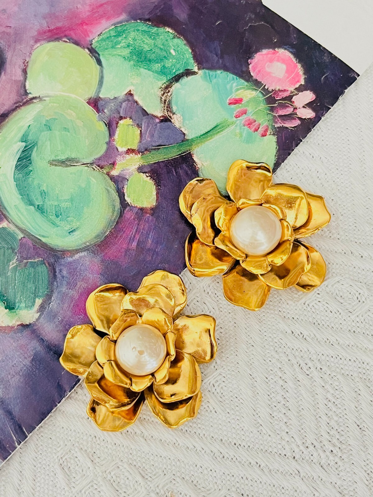 Orecchini Yves Saint Laurent YSL Vintage Enorme Fiore di Camelia Perla Bianca Clip