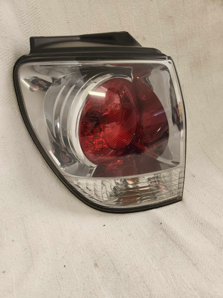 2001 Lexus RX300 tail light DRIVER'S side quarter panel