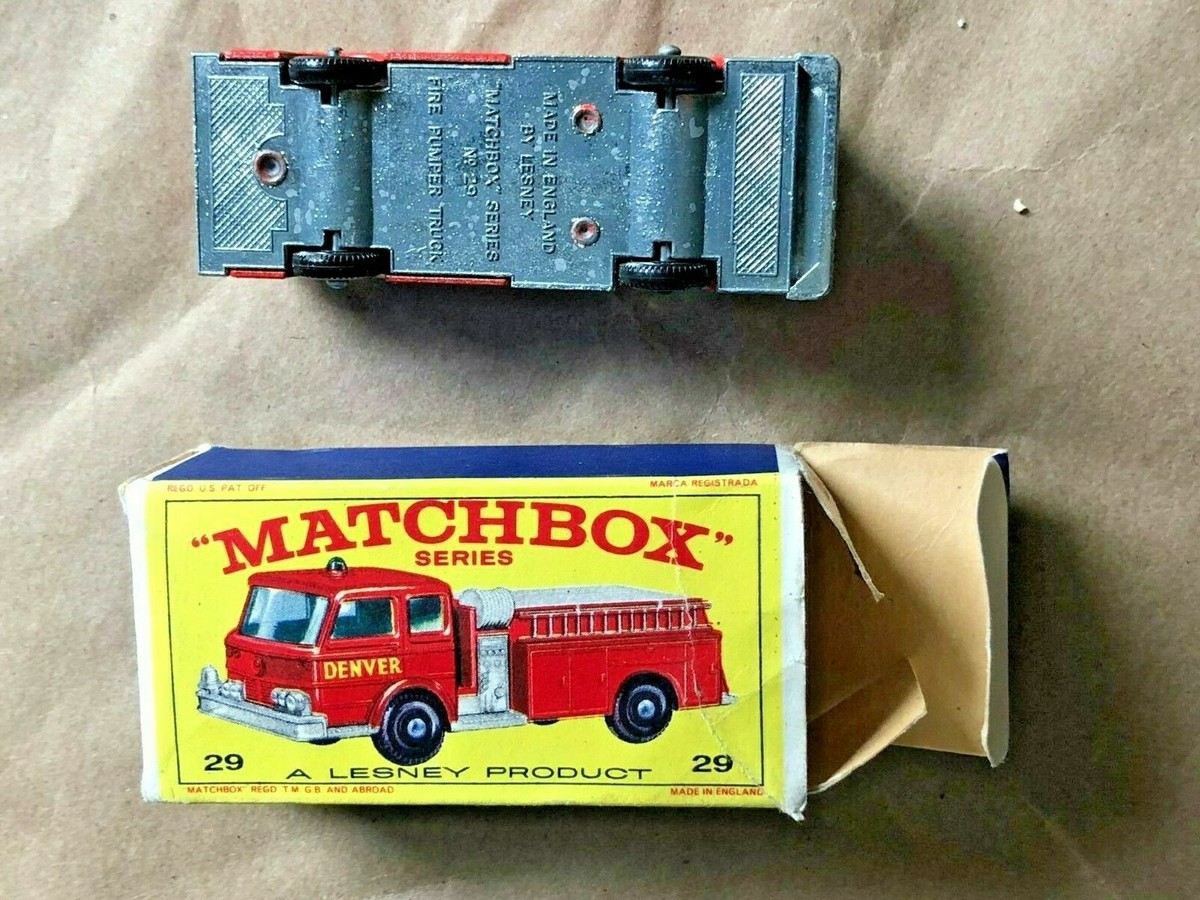 マッチボックス No.29 FIRE PUMPER TRUCK レズニー s-l400.jpg