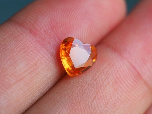 MINA NATURAL - CORAZÓN ZAFIRO AMARILLO VIVO 1,62 CTS. - Imagen 3 de 3