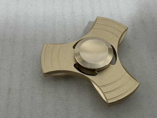 LOTTO 4 GIOCATTOLI IN METALLO FIDGET SPINNER FESTA SOLLIEVO STRESS 4 PEZZI 2" IN SCATOLA METALLO - Foto 3 di 3