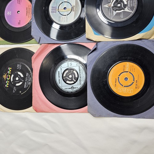 17x 7 inch Single Vinyl Records For Craft, Upcycling Projects MIX CENTRES - Picture 2 of 7