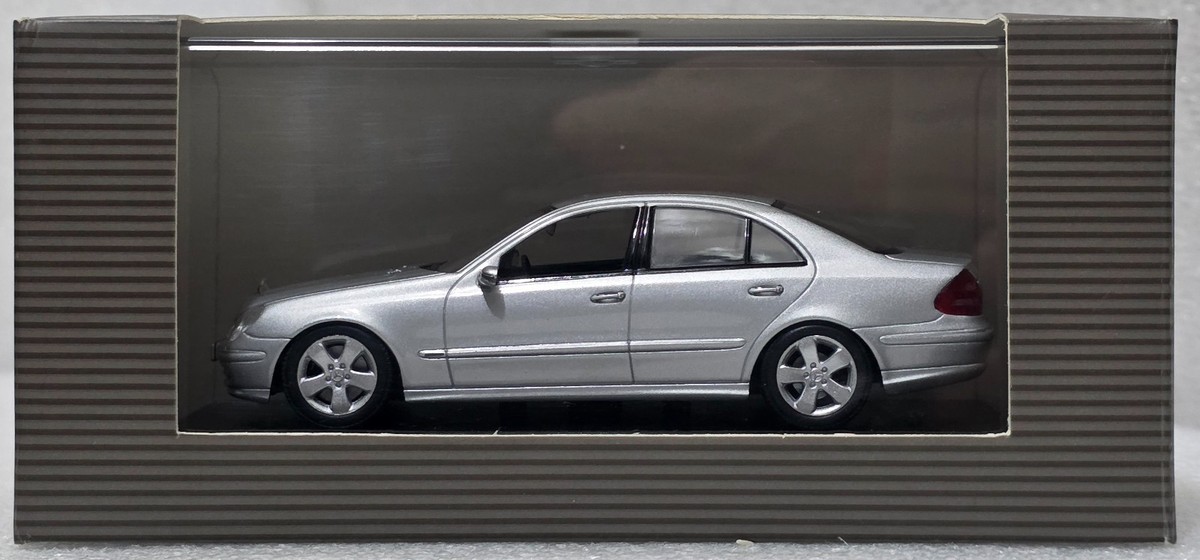 Mercedes-Benz E-Class W211 2007 Silver 1:43 Minichamps B6 696 1948