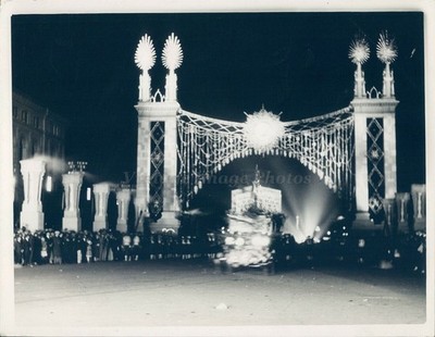 1925 Parade Float Beautiful Lights Night View Street People Press Photo