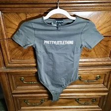 NWT Pretty Little Thing S/S Bodysuit Size XS
