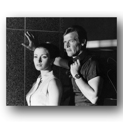 Jane Seymour, Roger Moore Photo 8x10 Live And Let Die 1973 James Bond Film