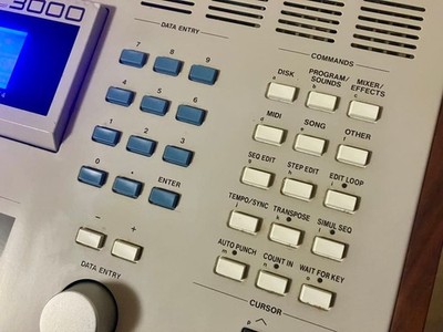 AKAI Sampler MPC3000 with wood panel, memory expansion, in good