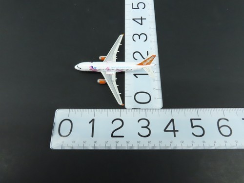1:400 Gemini Jets GSSKB028 Die-Cast Skybus "Flying Pigs" A319 Airbus N551SX - Picture 8 of 12